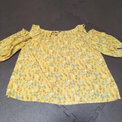 one way 花柄オフショルダー半袖トップス　М