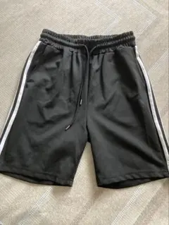 黒のハーフパンツ