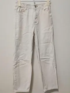 ホワイト ストレートレッグ デニムパンツ