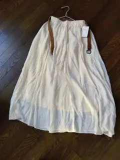 新品！ロングスカート白　 ベルト　タグ付き