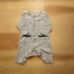 バースデイbirthday グレー コットンロンパース フリル襟 50-60