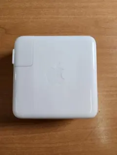 002 Apple 61W USB-C Power Adapter