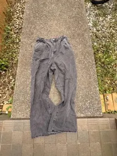 グレー ストレートデニムパンツ フリンジ仕上げ