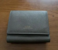 A.P.C. グレー 三つ折り財布のサムネイル