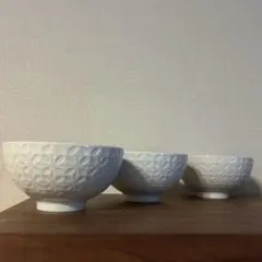 有田焼　良泉　白磁陽刻　お茶碗のサムネイル