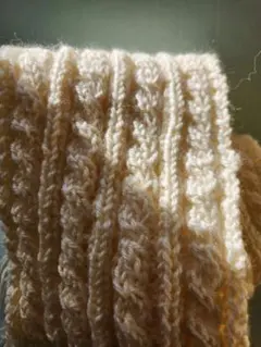 【手編み】ケーブル編みニットマフラー クリーム色 フリンジ付き