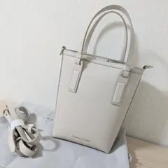 CHARLES & KEITH Noelle ノエル イーロンゲイティドトートのサムネイル
