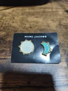 マークジェイコブス　MARC JACOBS ピンバッジ