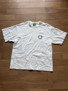 That’s life ザッツライフ ゴシックロゴ Tシャツ 白