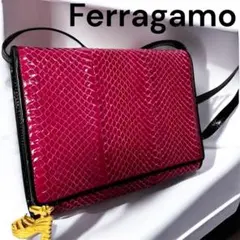 Ferragamo ピンク ヘビ革 ショルダーバッグ チャーム 保存袋付きのサムネイル