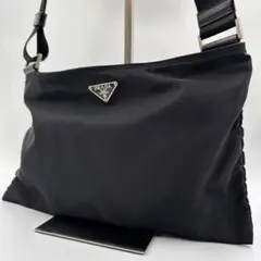 【美品】PRADA プラダ 三角プレート ナイロン ショルダーバッグ黒サコッシュのサムネイル