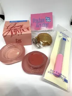 fwee リップアンドチーク グローイジェリーポット とリップブラシとキーリング