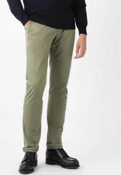 カーキ チノパン