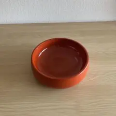 オレンジ色の漆器製丸型椀