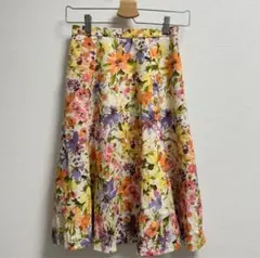 ジャスグリッティー　花柄スカートのサムネイル