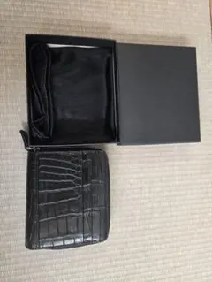 ブラックレザー二つ折り財布 クロコダイル風