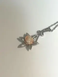 쇼와 레트로 珊瑚 薔薇の彫刻 ペンダント