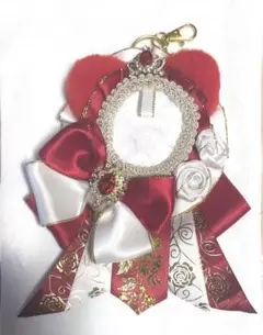 痛ロゼット 赤×白 猫耳 王冠付き
