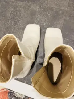 ホワイト スクエアトゥ ブーツ ヒールL 金土日限定タイムセール