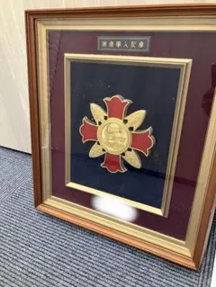 軍人傷痍記章 金色 勲章 旧日本軍 バッジ - メルカリ