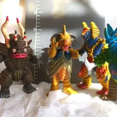 怪獣フィギュア 4体セット