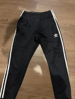 adidas アディダス　ブラック 3本ライン トラックパンツ　ジャージ