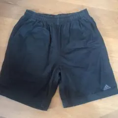 アディダス　黒　短パン　150cm