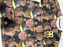 阪神　タイガース　森下翔太　シークレット　選手顔柄Tシャツ　2025 阪神タイガース 2025 森下翔太 選手顔柄シークレットTシャツ - メルカリ