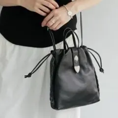 ear PAPILLONNER バックル巾着ショルダーバッグ 黒 Sサイズ