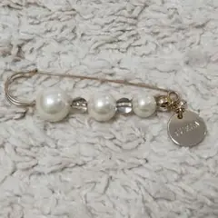 FURLA パールピンブローチ