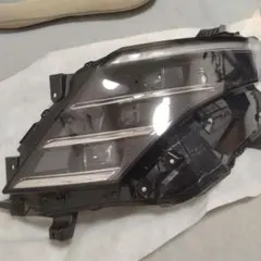 日産セレナC28ヘッドライト左側のサムネイル