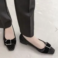 ビジューバックルベルトフラットパンプス