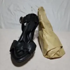 黒いレザー風ストラップサンダルのサムネイル