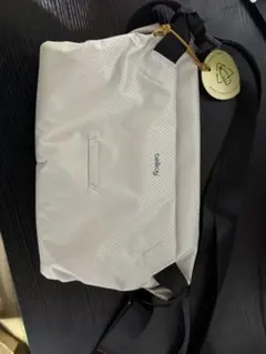Bellroy Lite Sling 軽量クロスボディバッグ