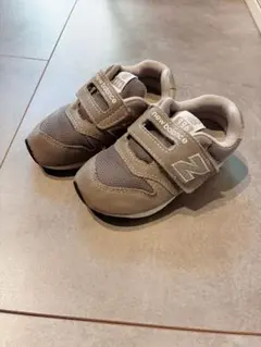new balance グレー スニーカー