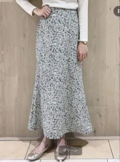 フラワースウィンギングスカート　マーメイドスカート　夏物　花柄のサムネイル
