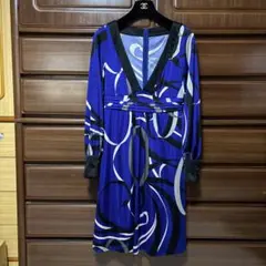 青と黒の抽象模様ワンピース