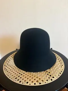 黒のウールバケットハット