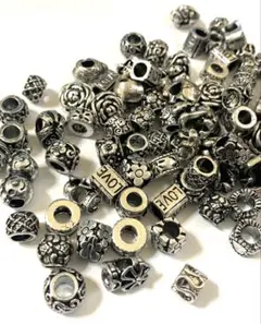 シルバーカラーメタルビーズ約100個