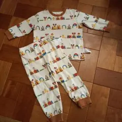 ユニクロ　長袖パジャマ　キディア　90