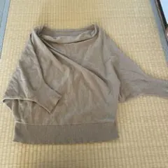 ベージュ ドレープネック ニット
