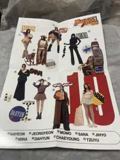 TWICE 10周年韓国アルバム ポスター