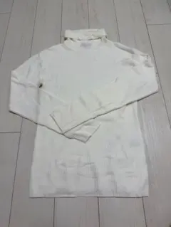 タートルネック ニット 白