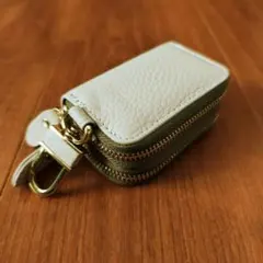 ホワイト×モスグレー レザー 二重ファスナースマートキーケース