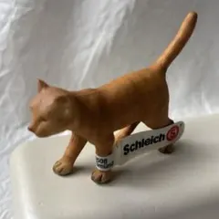 シュライヒ Schleich 動物フィギュア　ネコ(オレンジ・歩)