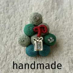 ハンドメイド　刺繍ブローチ　クリスマスツリー　ボンボンブローチ274