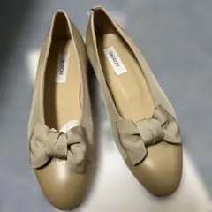 INGEBORG リボン フラットシューズ ベージュ系のサムネイル