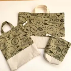 恐竜柄かっこいい入園入学3点セット　レッスンバッグ・お着替え袋・コップ入れ巾着袋