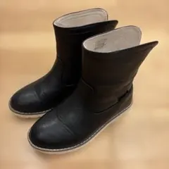 黒のレザーブーツ ショートタイプ