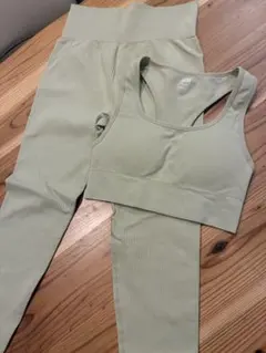 【新品】H&M ウェア上下セット　ミントグリーン XSのサムネイル